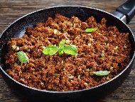 Рецепта Мляно говеждо месо (кайма) със зеленчуци на тиган